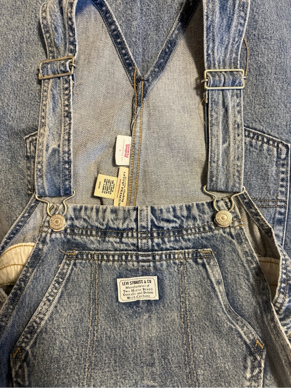 Levi's - Picture 1 of 7